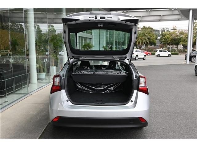 TOYOTA PRIUS 4WD 2022 Image 31