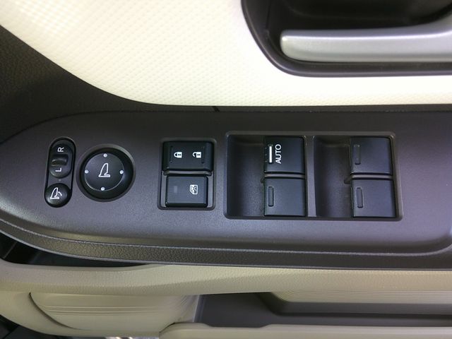 HONDA N BOX 2020 Image 31