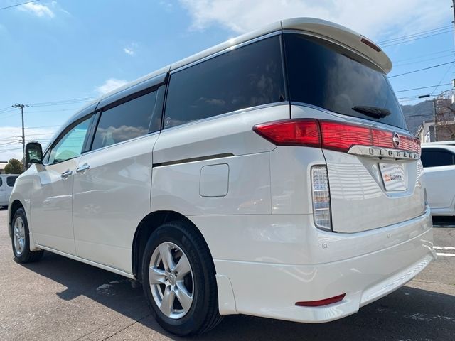 NISSAN ELGRAND 2010 Image 31