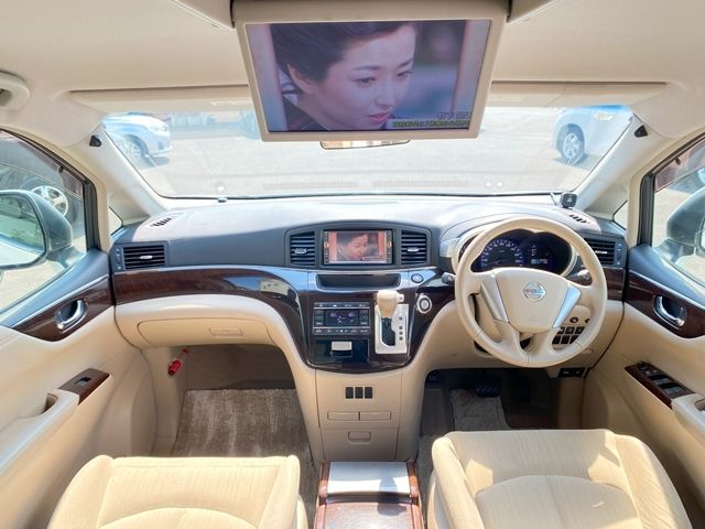 NISSAN ELGRAND 2010 Image 31