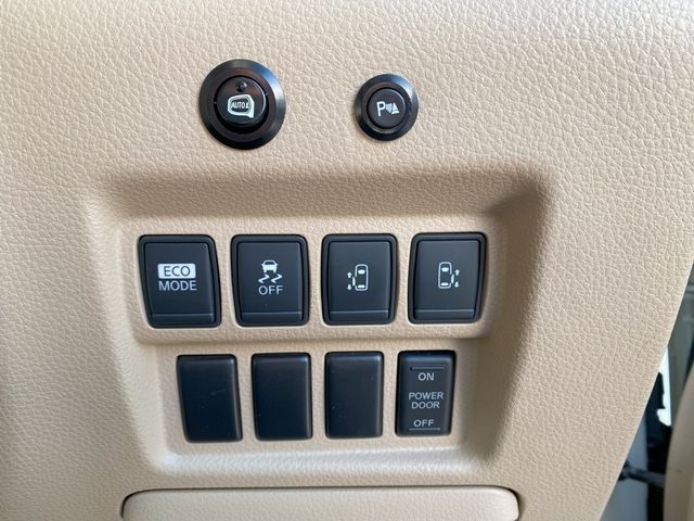 NISSAN ELGRAND 2010 Image 31