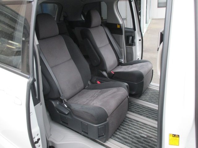 TOYOTA ESTIMA 2006 Image 31