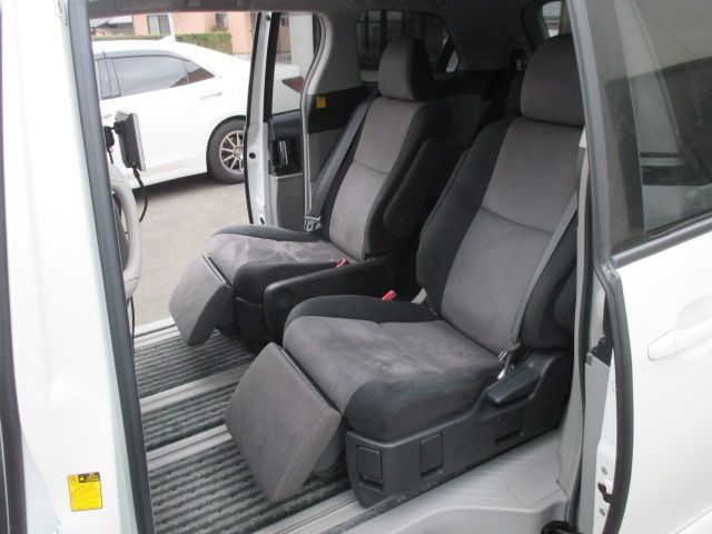 TOYOTA ESTIMA 2006 Image 31