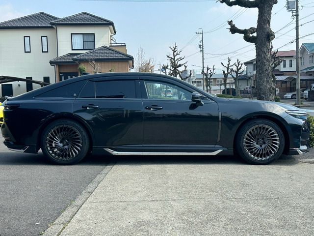 TOYOTA CROWN SEDAN HYBRID 2023 Image 31