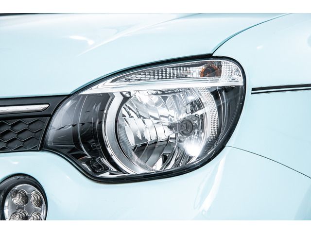 RENAULT TWINGO 2018 Image 31