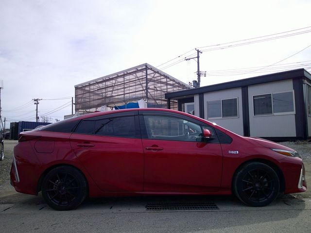 TOYOTA PRIUS PHV 2018 Image 31