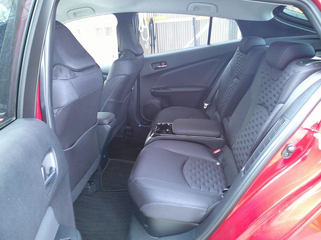 TOYOTA PRIUS PHV 2018 Image 31