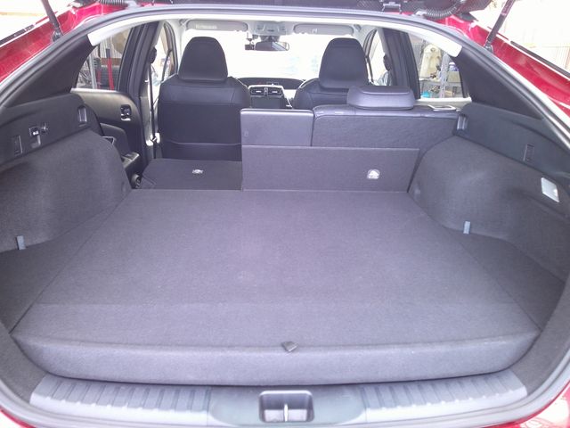 TOYOTA PRIUS PHV 2018 Image 31