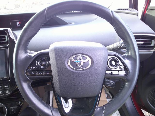 TOYOTA PRIUS PHV 2018 Image 31