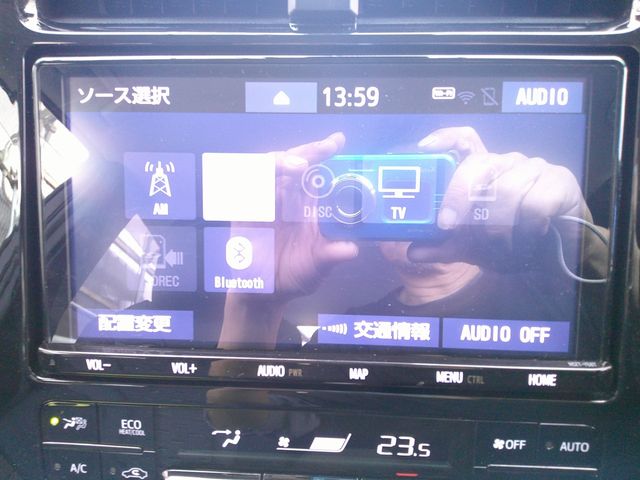 TOYOTA PRIUS PHV 2018 Image 31