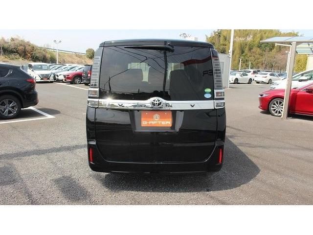 TOYOTA VOXY 2017 Image 31