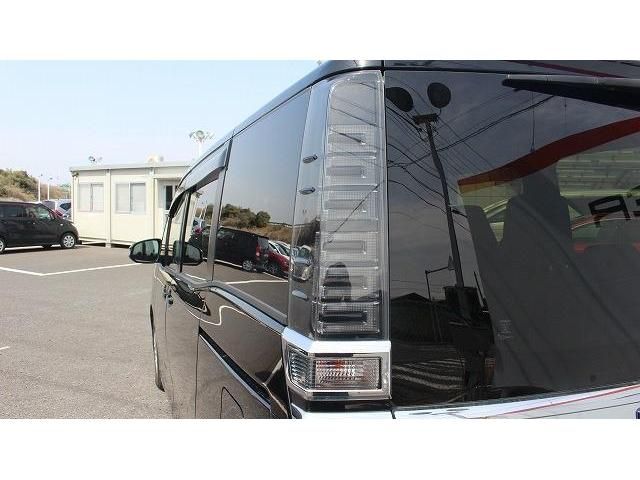 TOYOTA VOXY 2017 Image 31