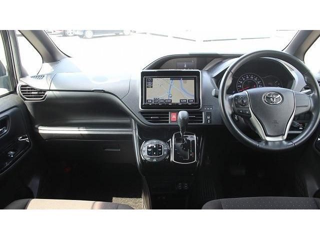 TOYOTA VOXY 2017 Image 31