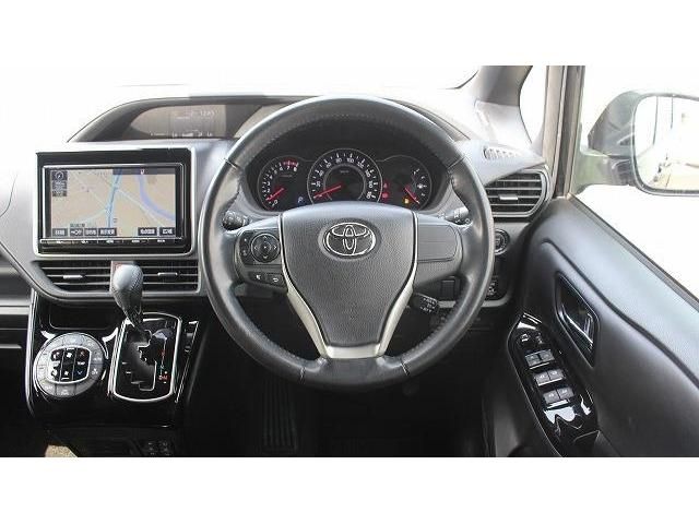 TOYOTA VOXY 2017 Image 31