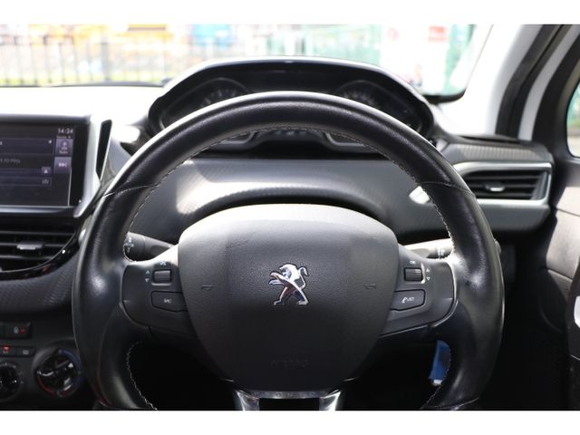 PEUGEOT 208 2016 Image 31