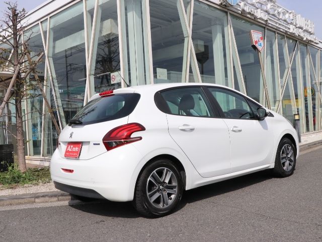 PEUGEOT 208 2016 Image 31