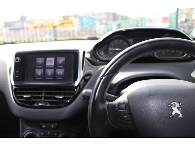 PEUGEOT 208 2016 Image 31