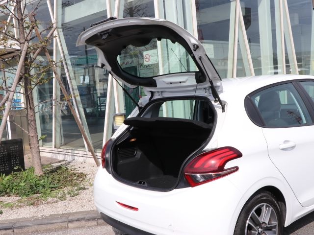 PEUGEOT 208 2016 Image 31