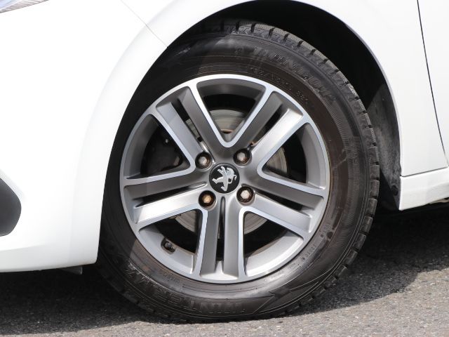 PEUGEOT 208 2016 Image 31