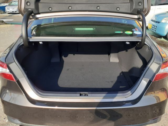 TOYOTA CAMRY HYBRID 2018 Image 31