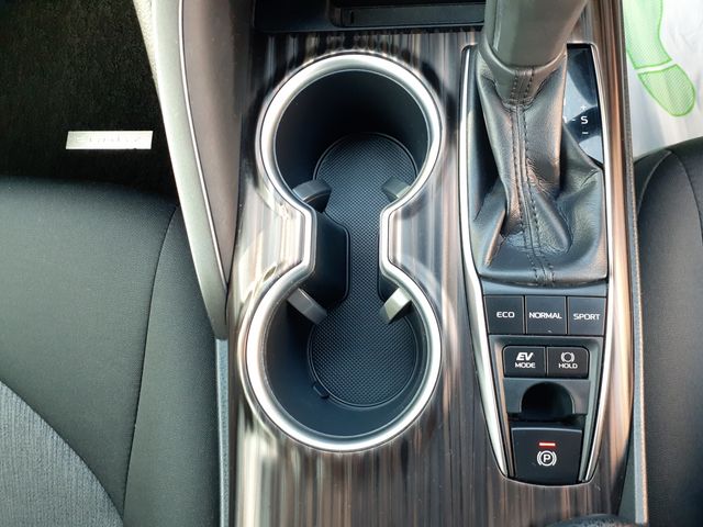 TOYOTA CAMRY HYBRID 2018 Image 31