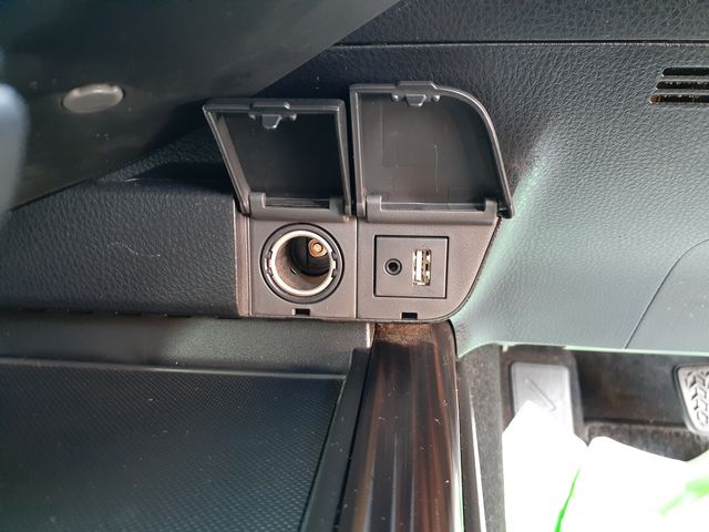 TOYOTA CAMRY HYBRID 2018 Image 31