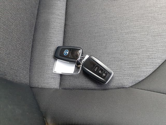 TOYOTA CAMRY HYBRID 2018 Image 31