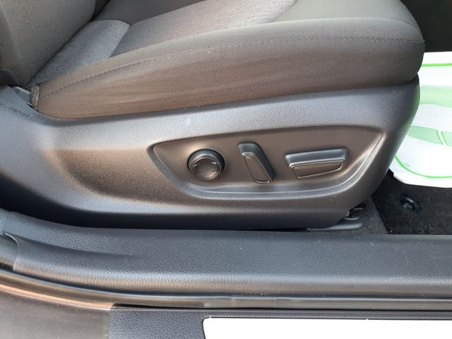 TOYOTA CAMRY HYBRID 2018 Image 31