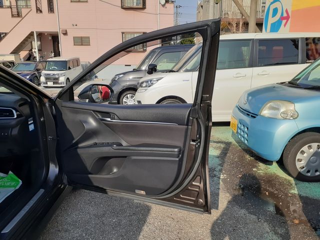 TOYOTA CAMRY HYBRID 2018 Image 31