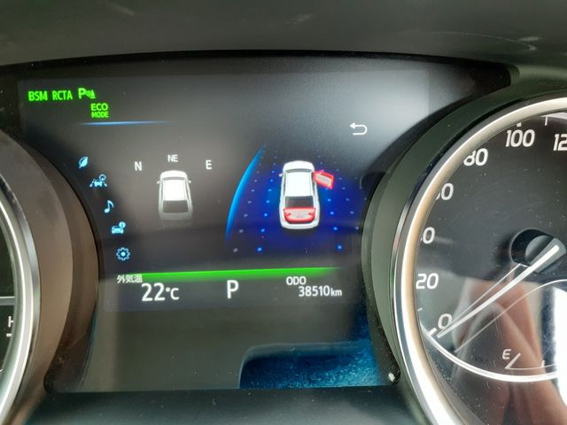 TOYOTA CAMRY HYBRID 2018 Image 31