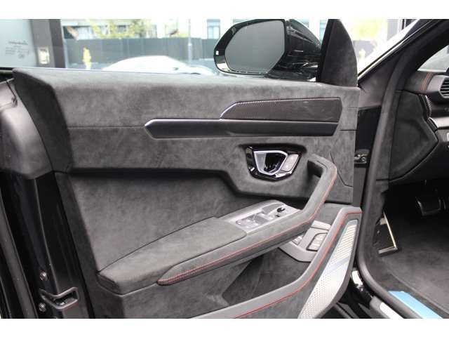 LAMBORGHINI URUS 2024 Image 31