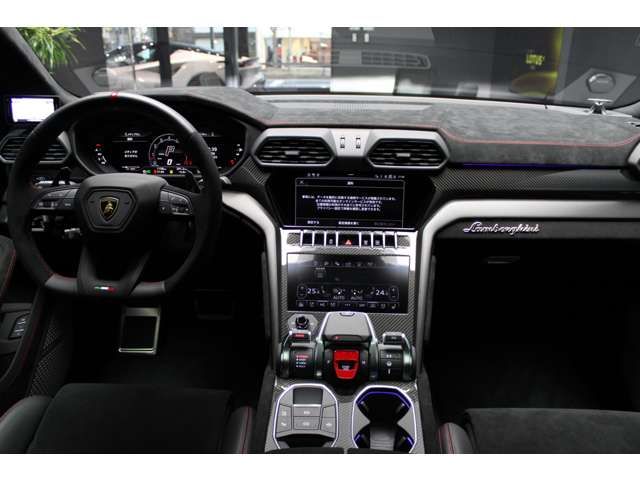 LAMBORGHINI URUS 2024 Image 31