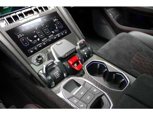 LAMBORGHINI URUS 2024 Image 31