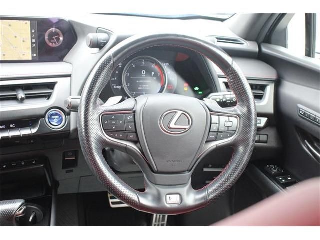 TOYOTA LEXUS UX250H 2019 Image 31