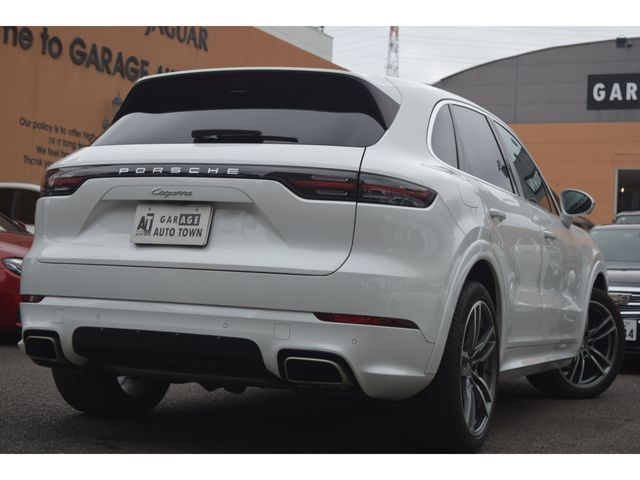PORSCHE CAYENNE 2018 Image 31