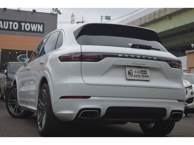 PORSCHE CAYENNE 2018 Image 31
