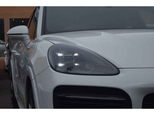 PORSCHE CAYENNE 2018 Image 31