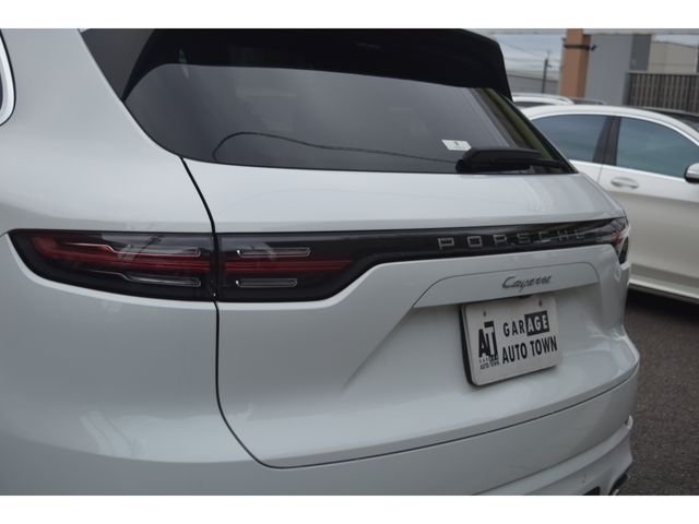 PORSCHE CAYENNE 2018 Image 31