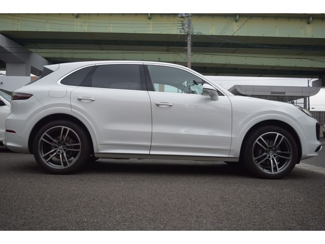 PORSCHE CAYENNE 2018 Image 31