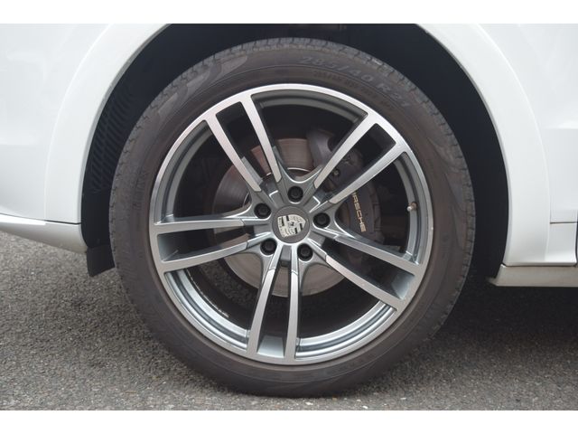 PORSCHE CAYENNE 2018 Image 31