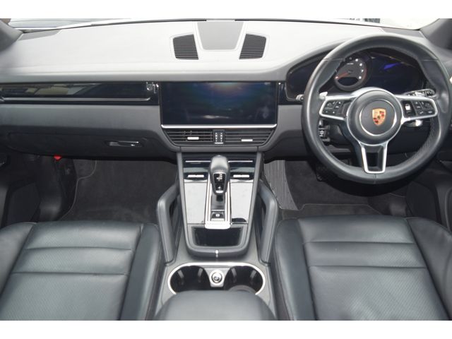 PORSCHE CAYENNE 2018 Image 31