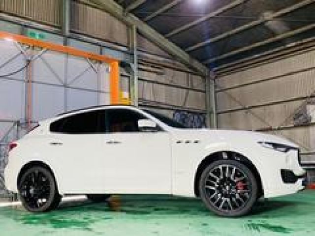 MASERATI LEVANTE 2018 Image 31