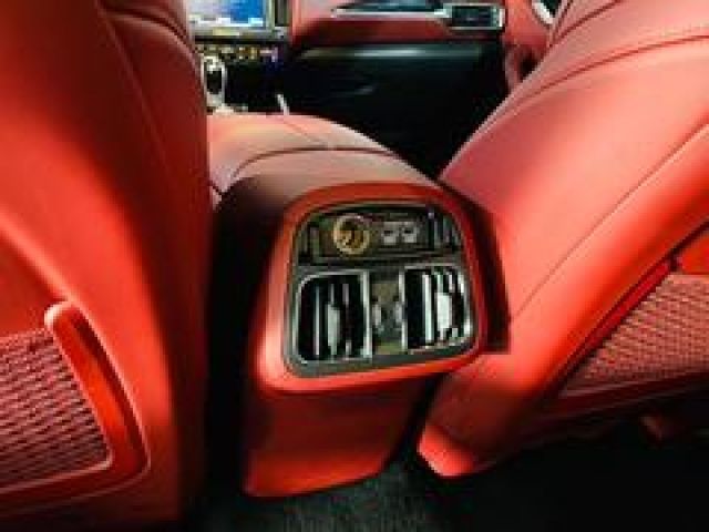 MASERATI LEVANTE 2018 Image 31