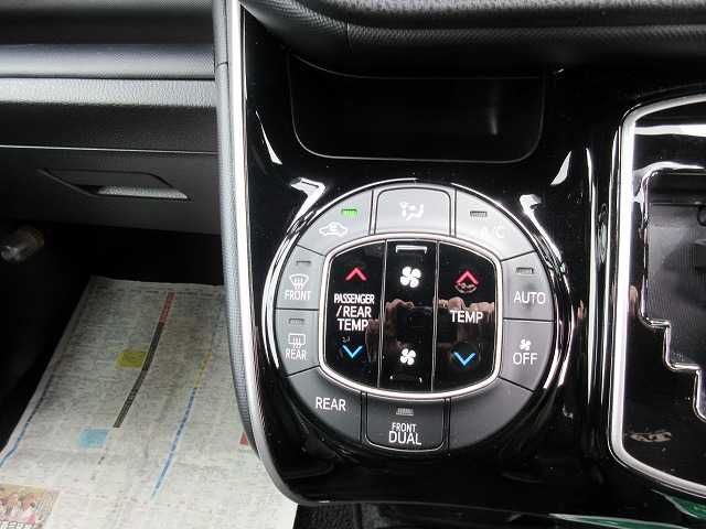 TOYOTA VOXY 2019 Image 31