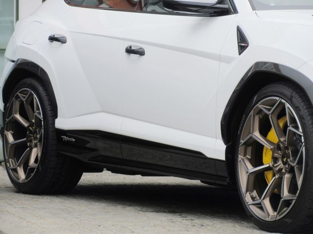 LAMBORGHINI URUS 2024 Image 31