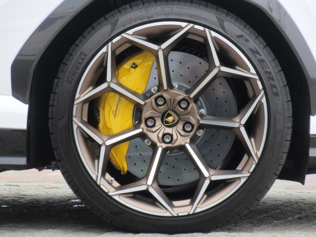LAMBORGHINI URUS 2024 Image 31