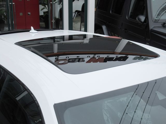 LAMBORGHINI URUS 2024 Image 31