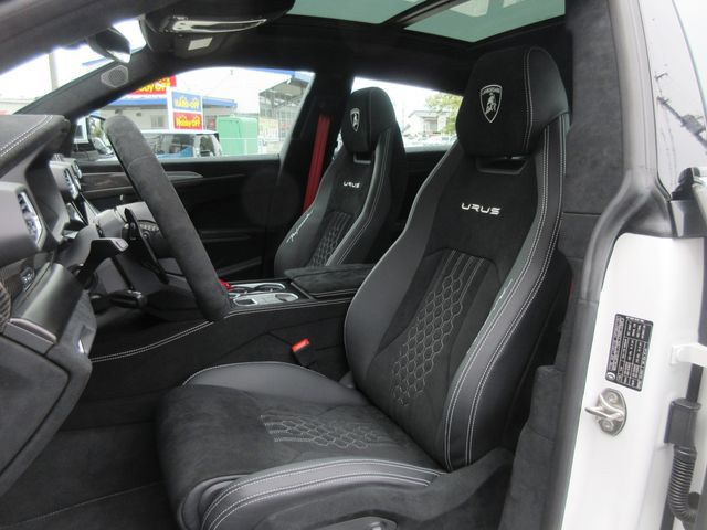 LAMBORGHINI URUS 2024 Image 31