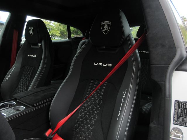 LAMBORGHINI URUS 2024 Image 31
