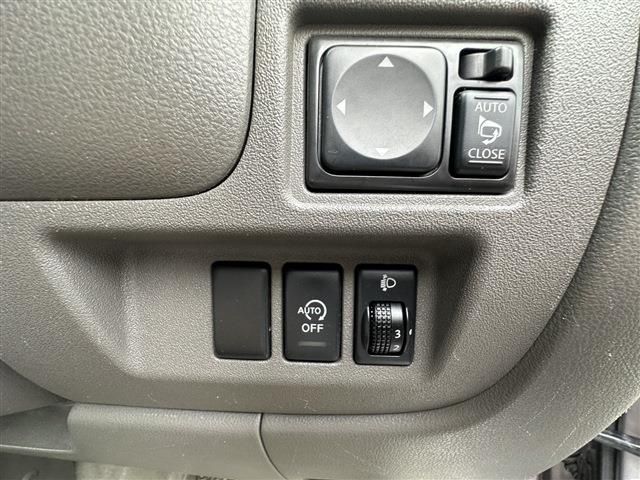 NISSAN MARCH 2011 Image 31